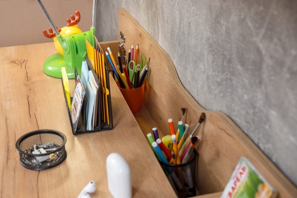 Рабочий уголок Лойс